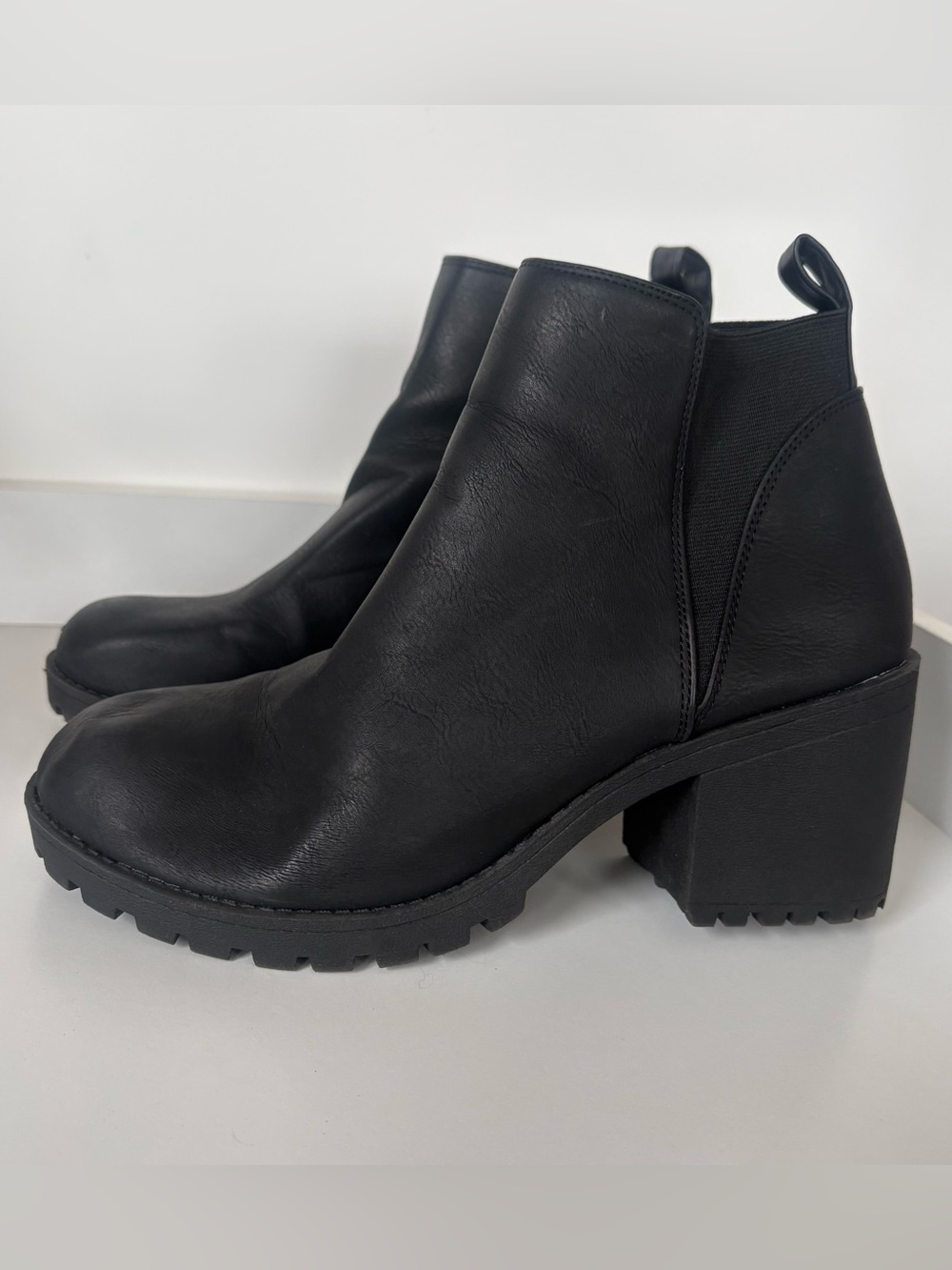 Dirty Laundry Black Lita Chunky Lug Sole Chelsea Boots - 8